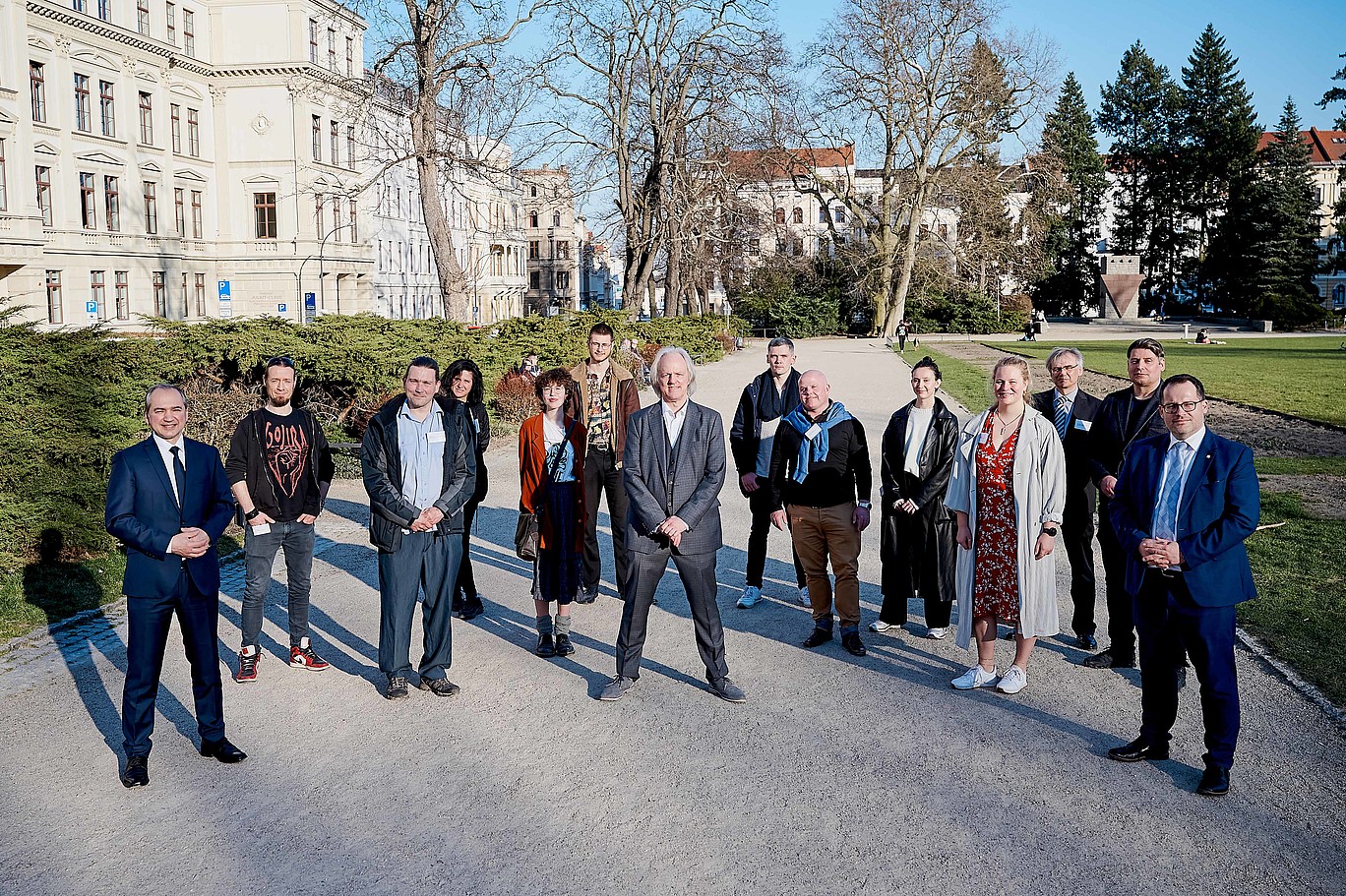 Gruppenfoto der geladenen Gäste und Teilnehmenden der Sächsischen Filmakademie